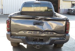 2018 Toyota Tacoma - Image 16