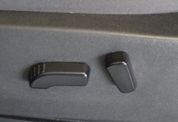 2022 Nissan Frontier - Image 44