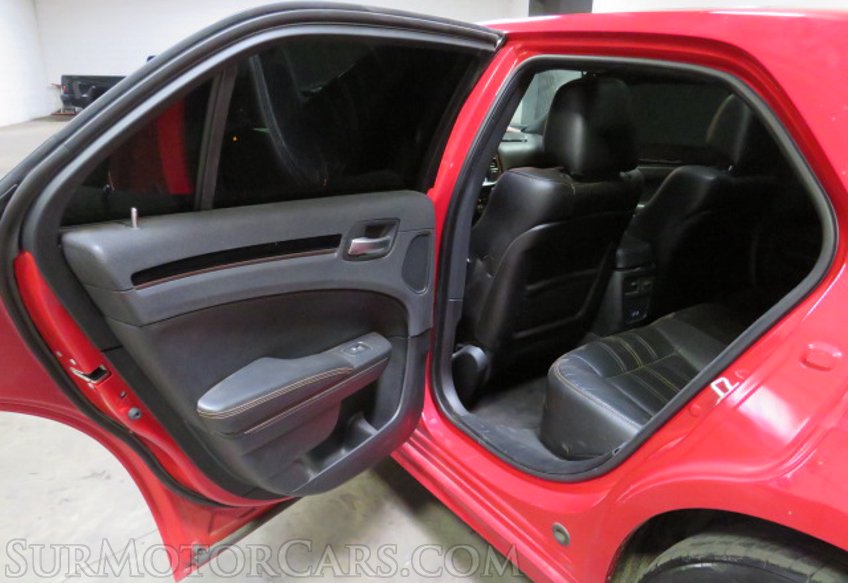2017 Chrysler 300 - Image 27
