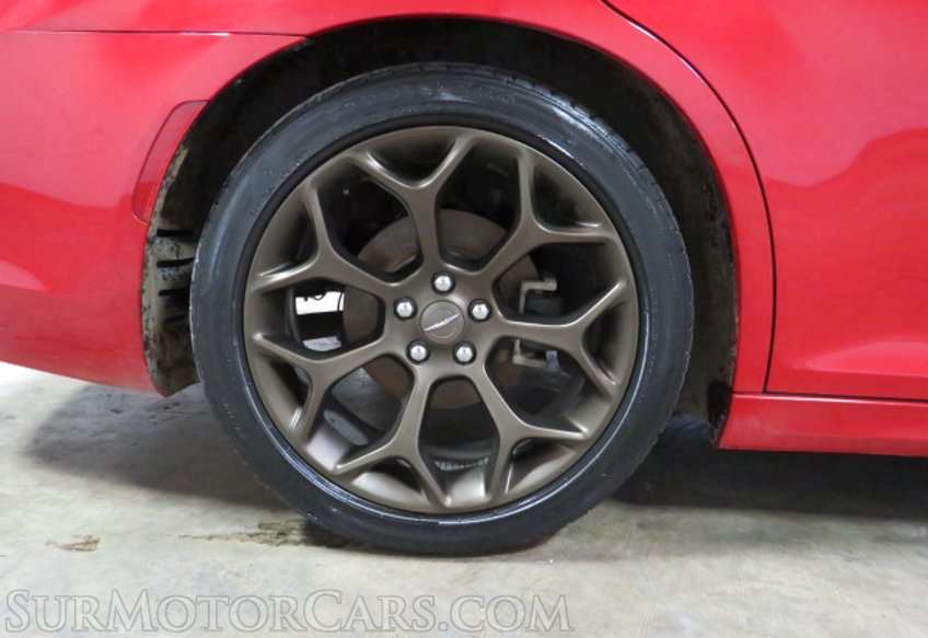 2017 Chrysler 300 - Image 30