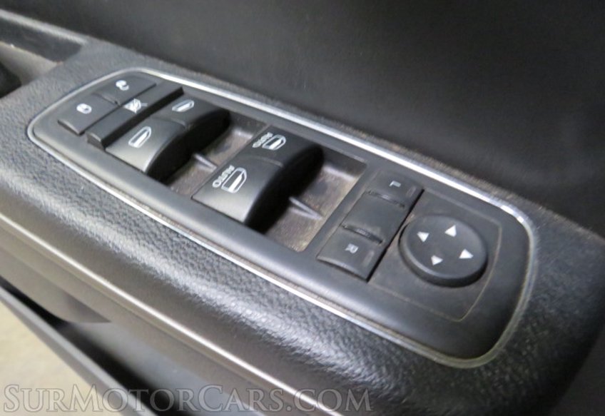 2017 Chrysler 300 - Image 21