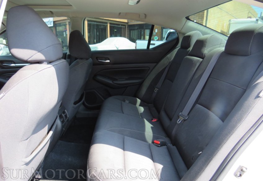 2019 Nissan Altima - Image 30