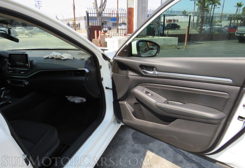 2019 Nissan Altima - Image 21