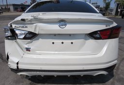2019 Nissan Altima - Image 13
