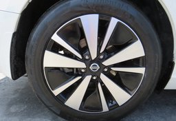 2019 Nissan Altima - Image 17