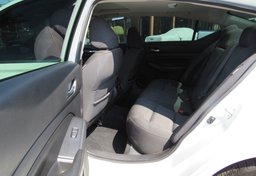 2019 Nissan Altima - Image 24