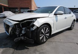 2019 Nissan Altima - Image 2