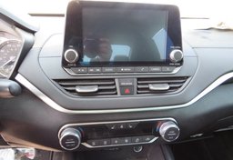 2019 Nissan Altima - Image 41