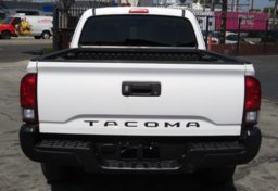 2018 Toyota Tacoma - Image 10