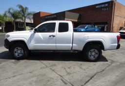 2018 Toyota Tacoma - Image 11