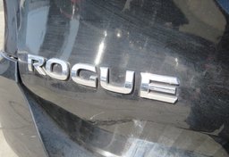 2018 Nissan Rogue - Image 17
