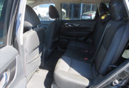 2018 Nissan Rogue - Image 31