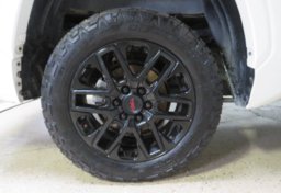 2022 Toyota Tundra - Image 17