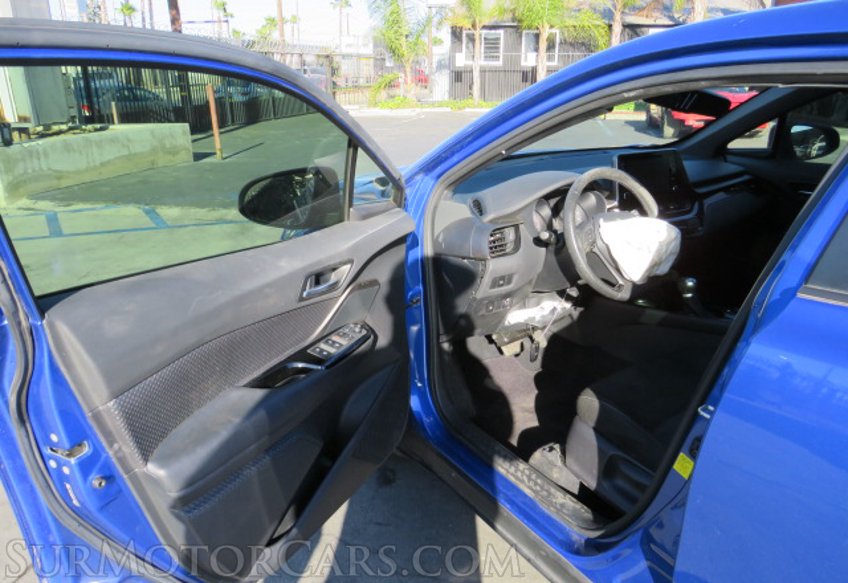 2019 Toyota C-HR - Image 18