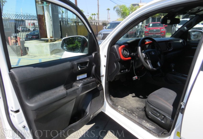 2020 Toyota Tacoma 4WD - Image 19