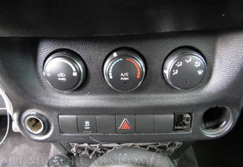 2011 Jeep Wrangler - Image 34