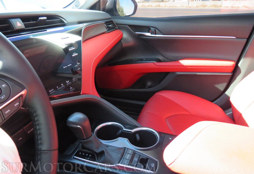 2020 Toyota Camry - Image 32