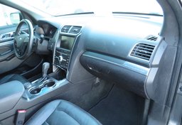 2016 Ford Explorer - Image 24