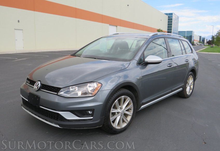 2017 Volkswagen Golf Alltrack - Image 4