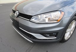 2017 Volkswagen Golf Alltrack - Image 16