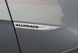 2017 Volkswagen Golf Alltrack - Image 25