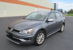 2017 Volkswagen Golf Alltrack - Image 2