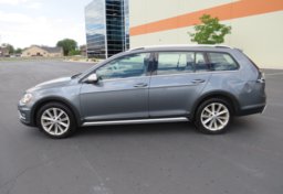 2017 Volkswagen Golf Alltrack - Image 10