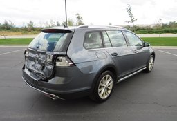 2017 Volkswagen Golf Alltrack - Image 8