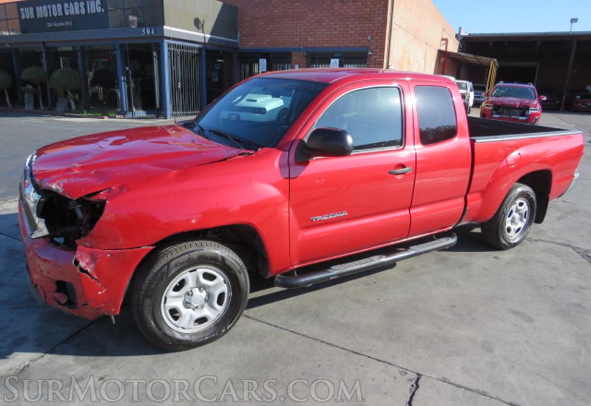 2015 Toyota Tacoma - Image 2