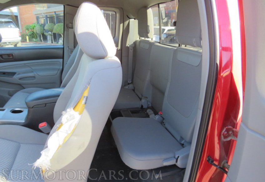 2015 Toyota Tacoma - Image 28