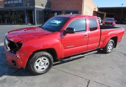 2015 Toyota Tacoma - Image 2