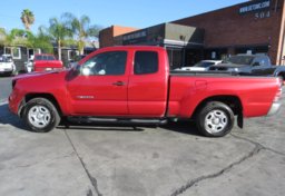 2015 Toyota Tacoma - Image 5
