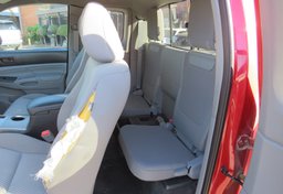 2015 Toyota Tacoma - Image 28