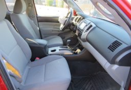 2015 Toyota Tacoma - Image 27