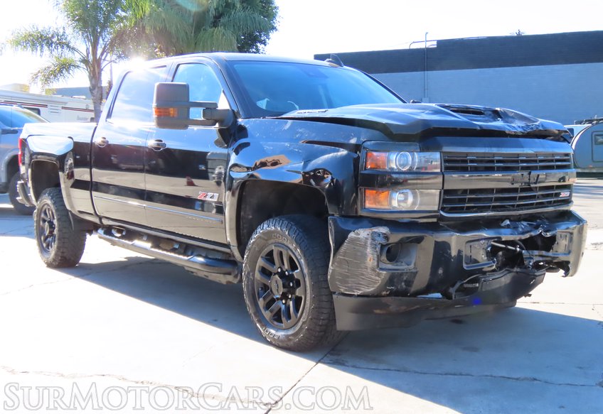 2017 Chevrolet Silverado 2500HD 4x4 LTZ - Image 3