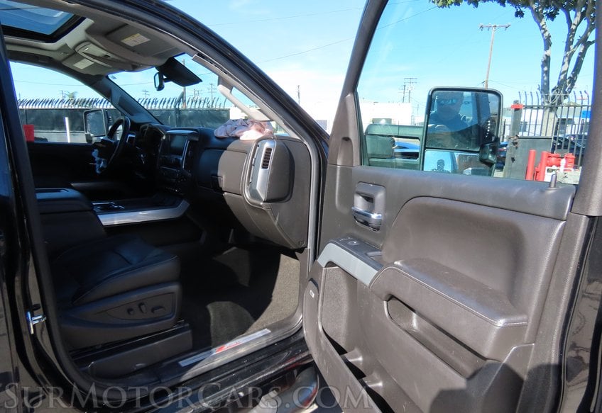 2017 Chevrolet Silverado 2500HD 4x4 LTZ - Image 27