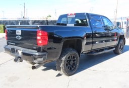 2017 Chevrolet Silverado 2500HD 4x4 LTZ - Image 9
