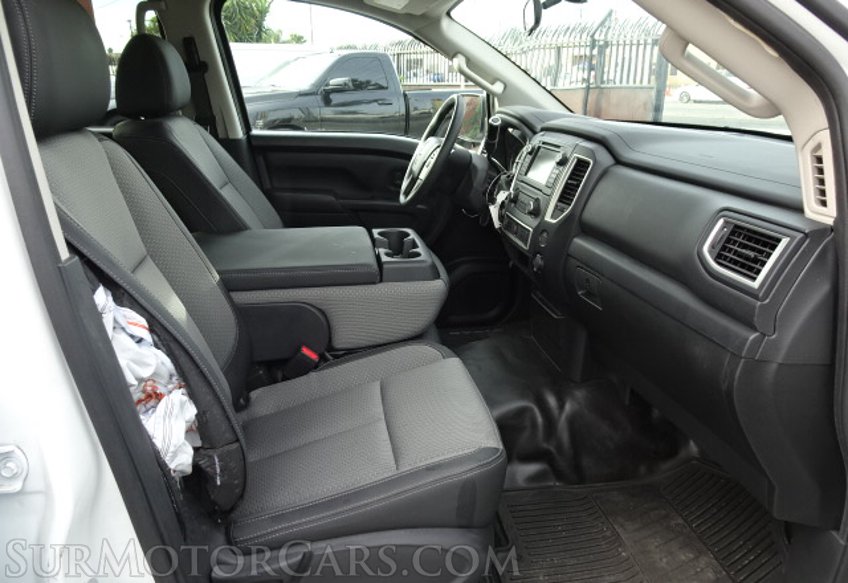 2019 Nissan Titan - Image 24