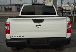 2019 Nissan Titan - Image 11