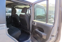 2021 Jeep Gladiator - Image 17