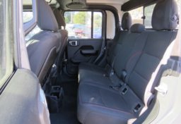 2021 Jeep Gladiator - Image 27