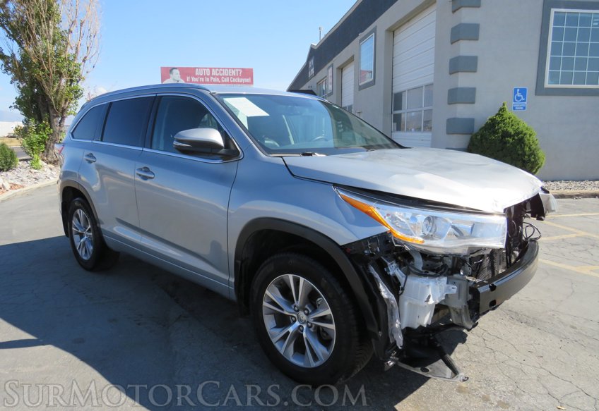 2014 Toyota Highlander - Image 2