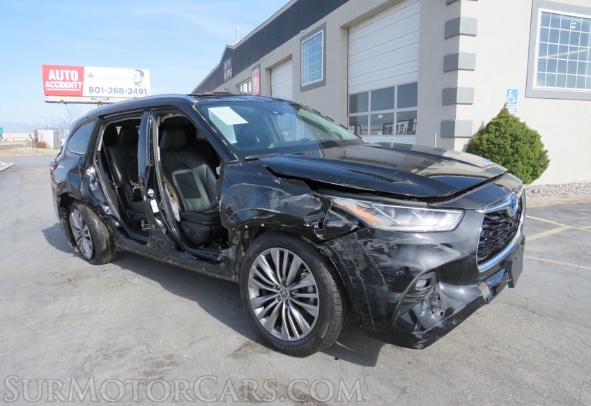 2021 Toyota Highlander - Image 4