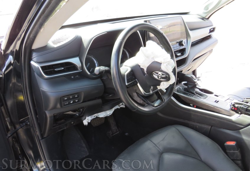 2021 Toyota Highlander - Image 25