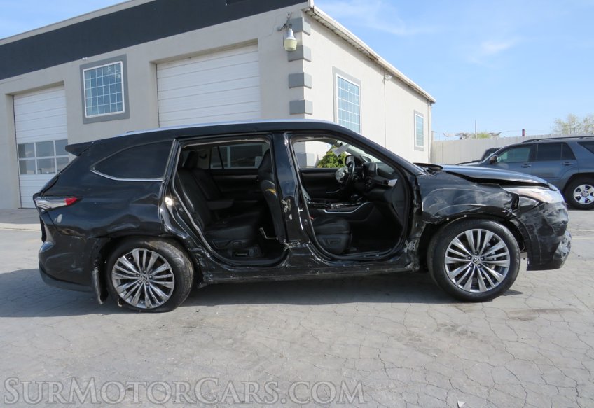 2021 Toyota Highlander - Image 9