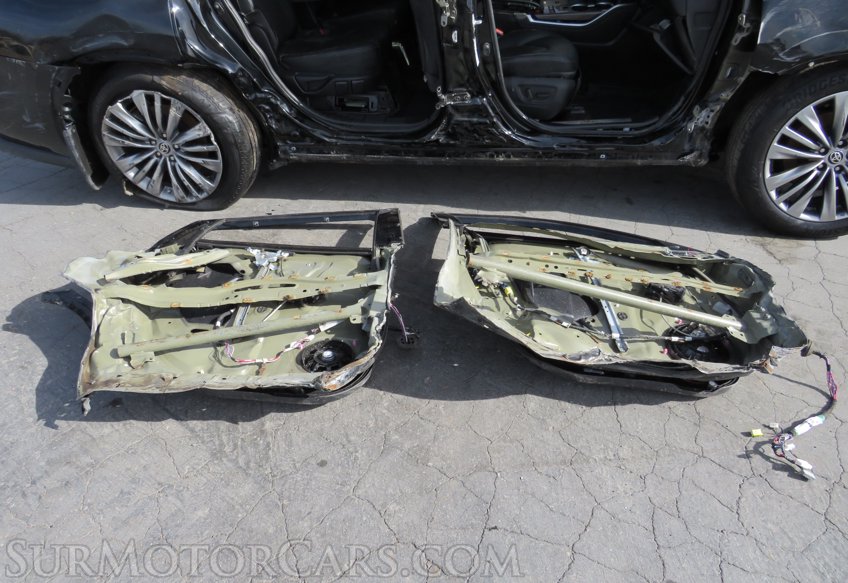 2021 Toyota Highlander - Image 13