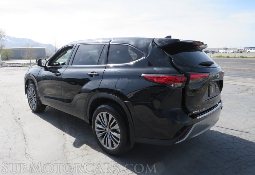 2021 Toyota Highlander - Image 8