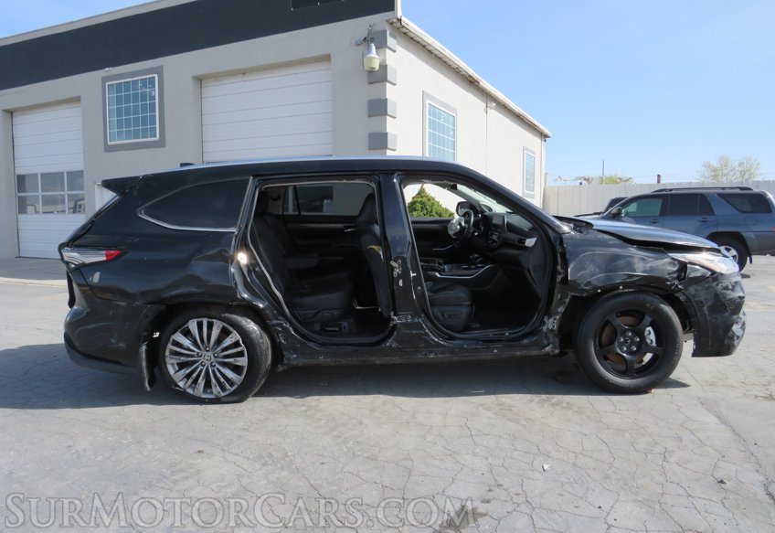 2021 Toyota Highlander - Image 10
