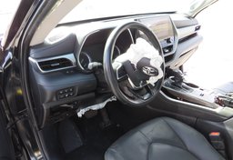 2021 Toyota Highlander - Image 25