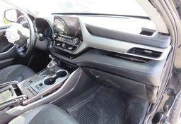 2021 Toyota Highlander - Image 27